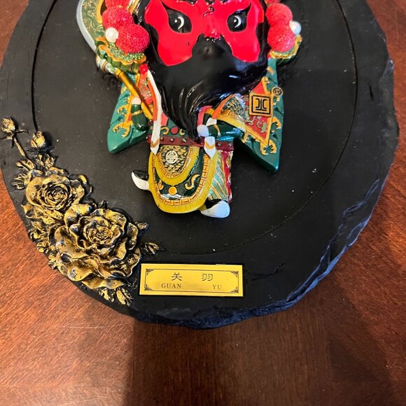 Chinese Guan Yu Decorative Wall Hanging Plaque Intricate Design & Gold Accents - Picture 2 of 4